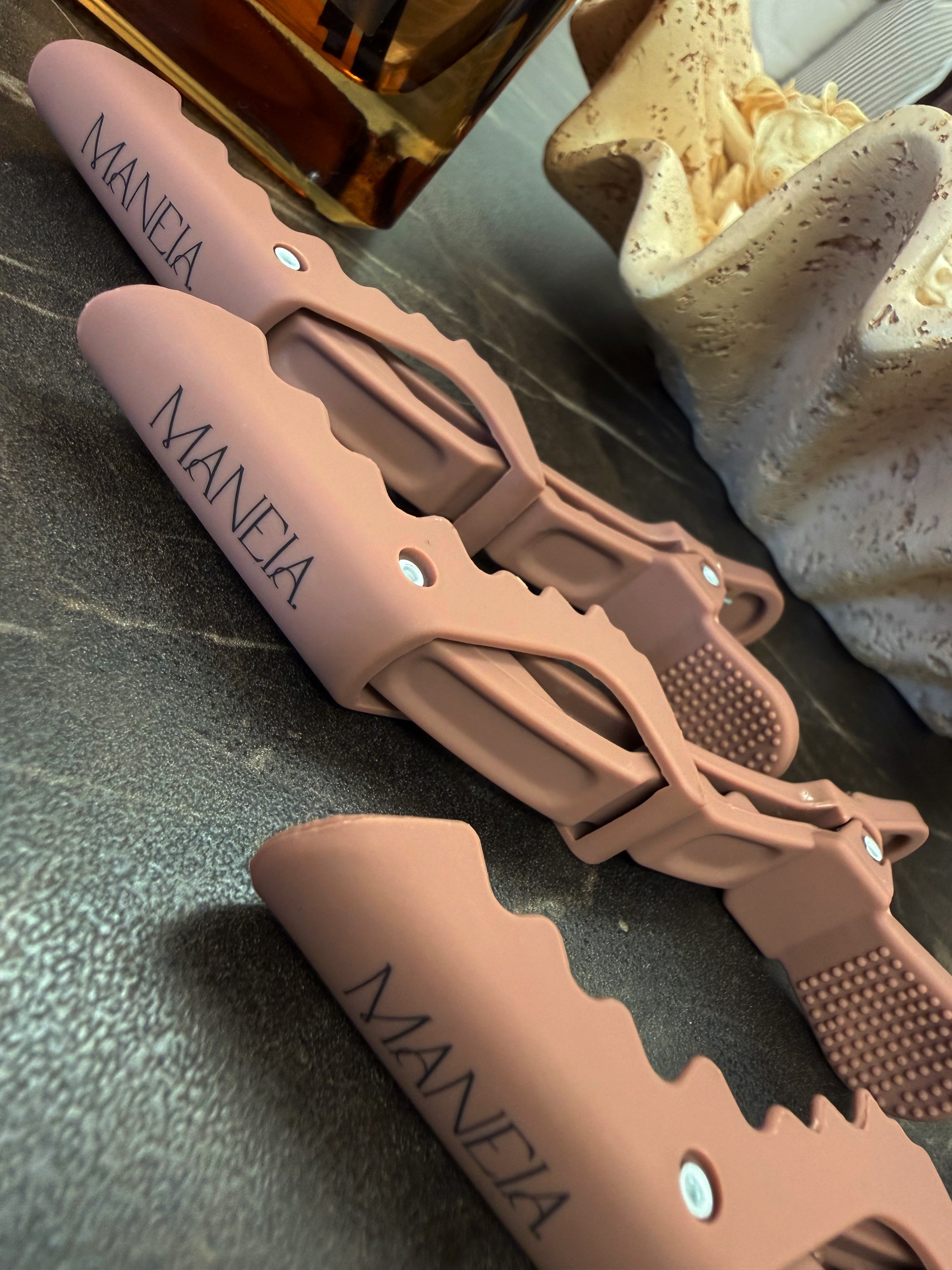 Maneia Mocha Croc clips