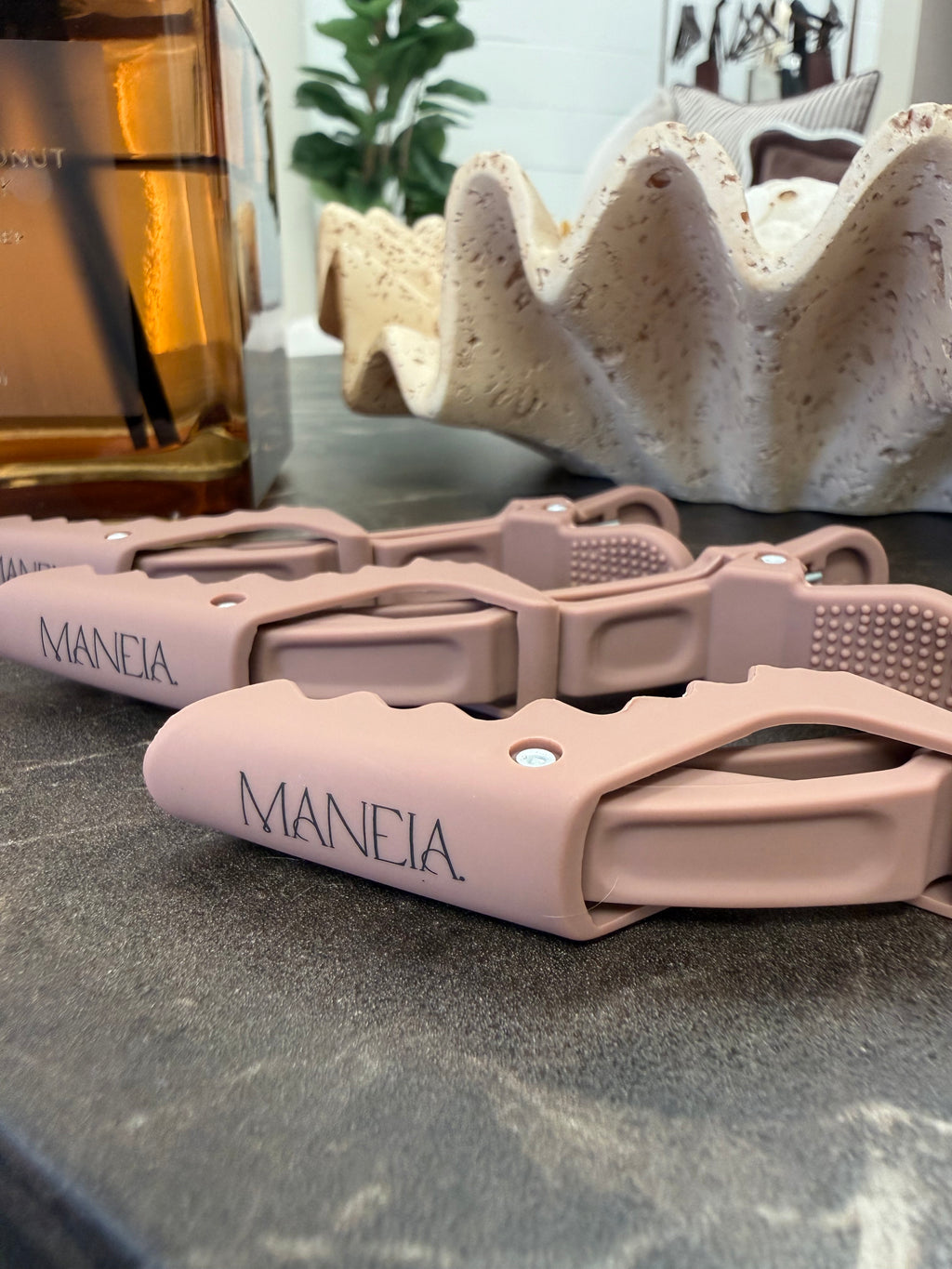 Maneia Mocha Croc clips